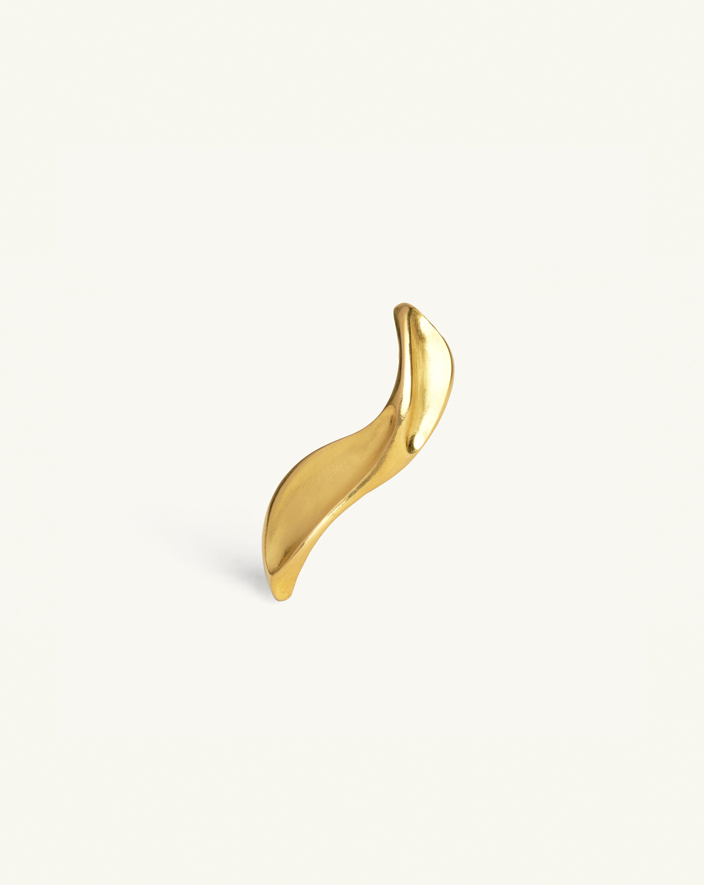 Product image of the sculptural pin in gold