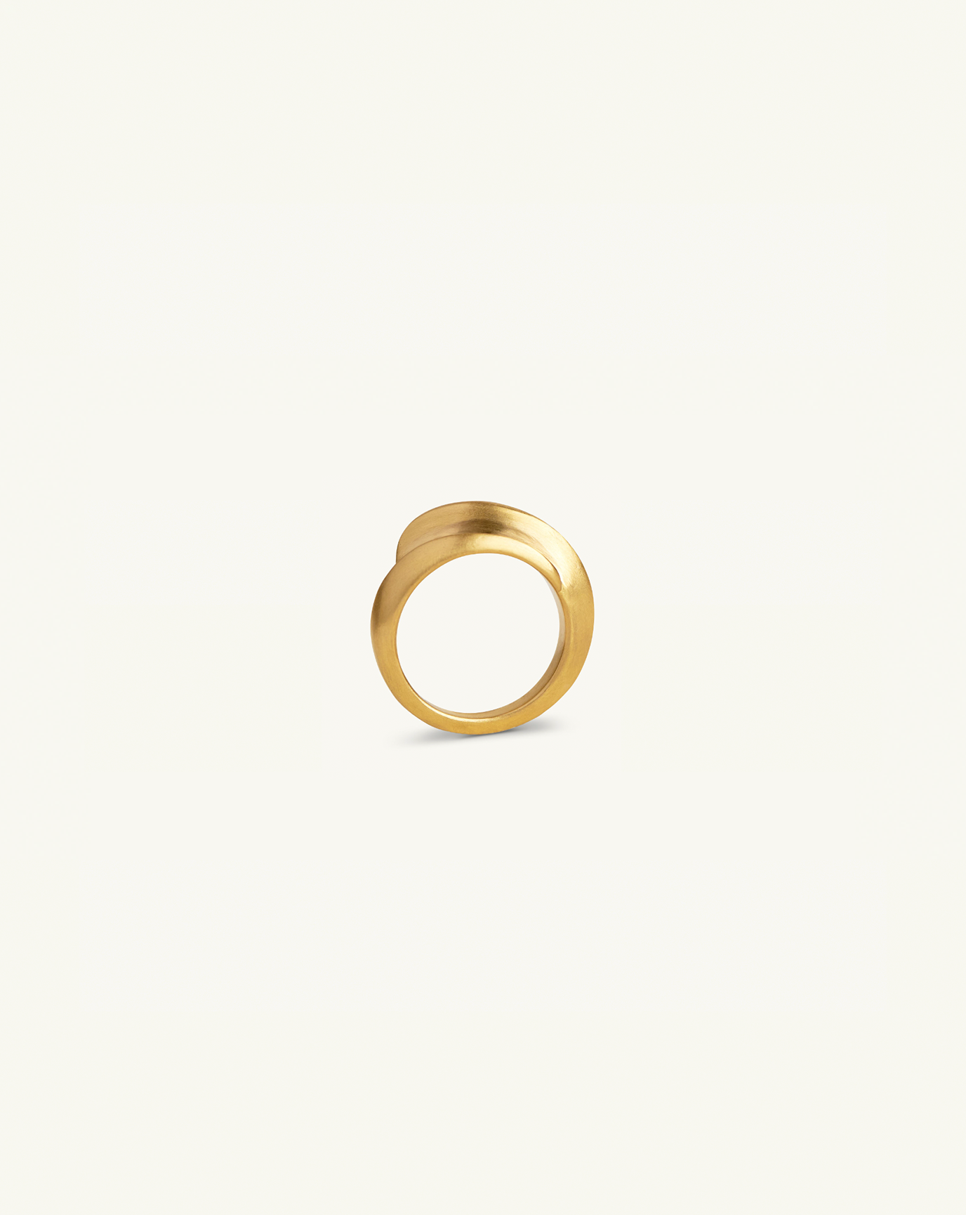 Product image of the sculptural ring in gold